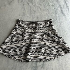 Banana Republic Black & White Tribal Print Mini Skirt Sz 6